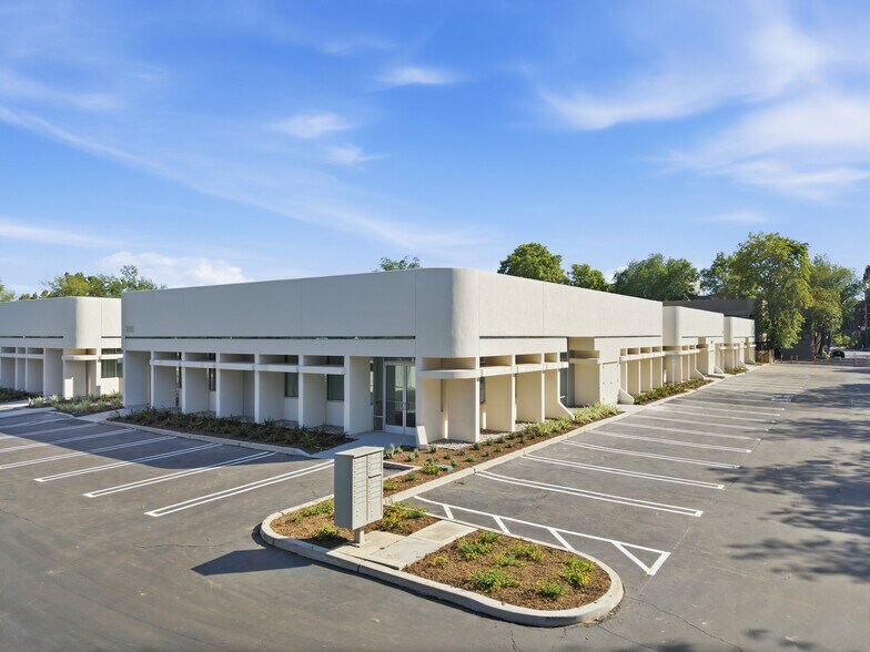 More Photos Of 1371 Warner Ave, Tustin Unknown For Lease