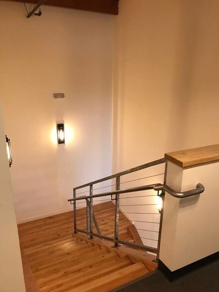More Photos Of 2330 NW 31st Ave, Portland Flex For Lease