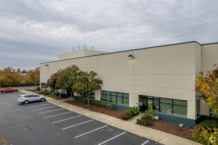 More Photos Of 830 Riverside Pky, West Sacramento Light Distribution For Lease