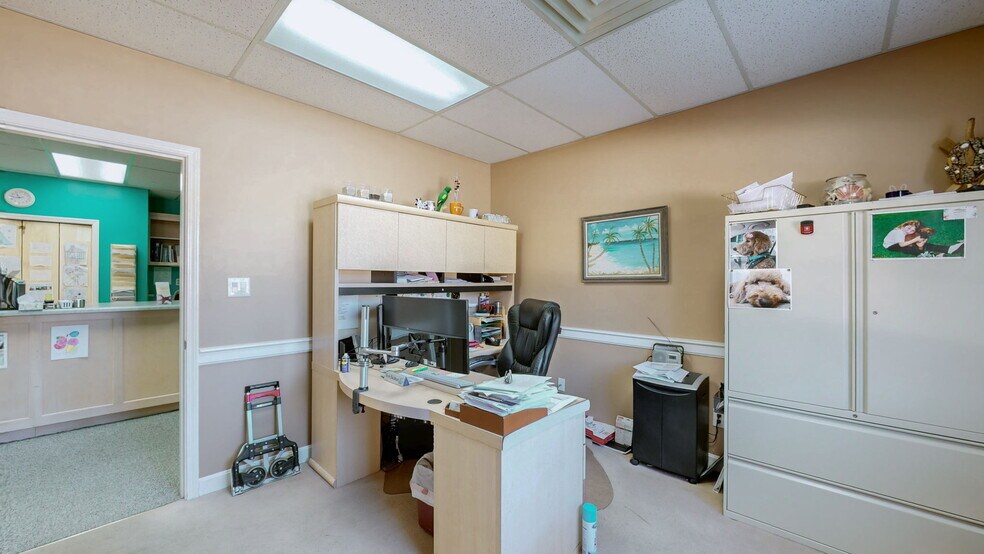 More Photos Of 1701 Spring St, Jeffersonville Medical For Sale