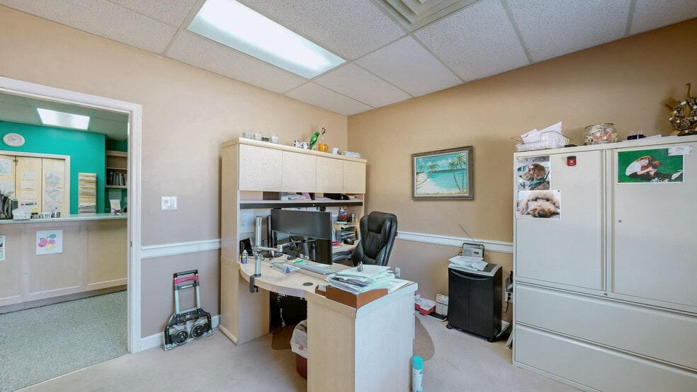 More Photos Of 1701 Spring St, Jeffersonville Medical For Sale