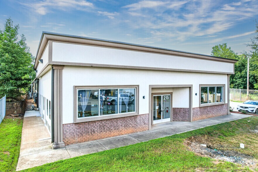 More Photos Of 215 Rowell Dr, Indian Trail Flex For Sale