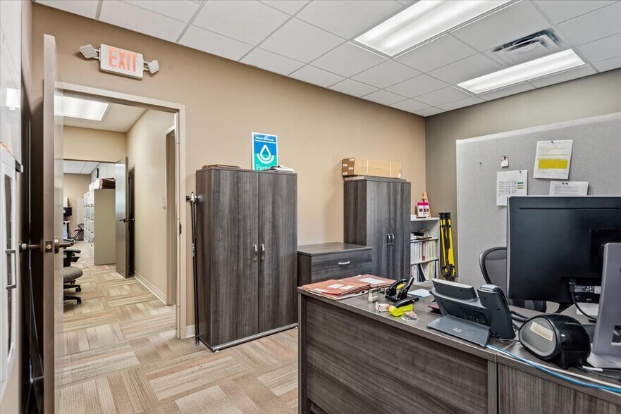 More Photos Of 103 Centre Dr, Petersburg Office For Sale
