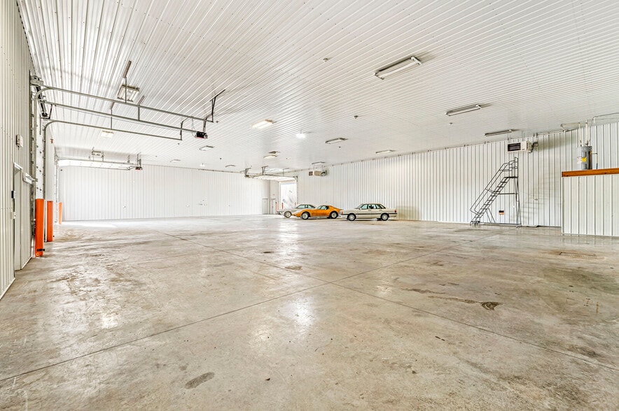 More Photos Of 2601 E 56th St, Indianapolis Light Distribution For Sale