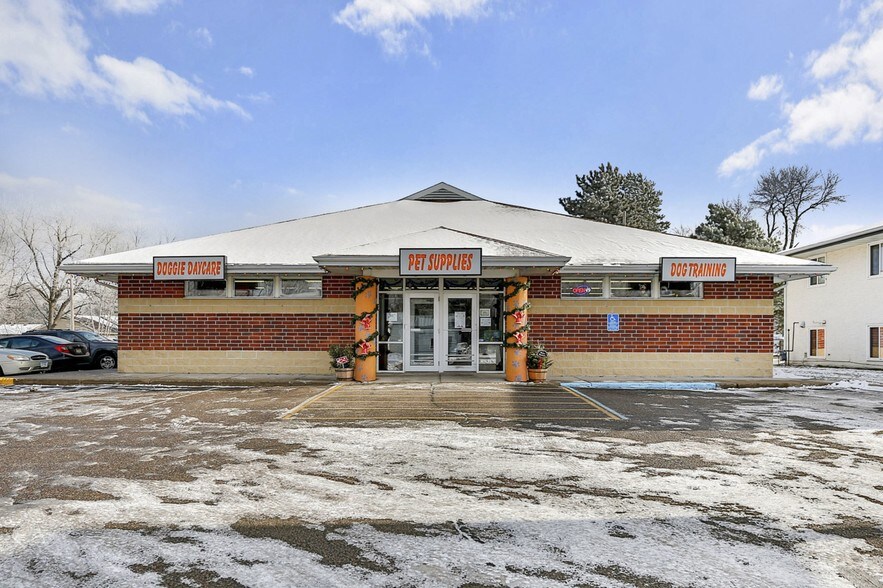 More Photos Of 602 S Rum River Dr, Princeton Freestanding For Lease