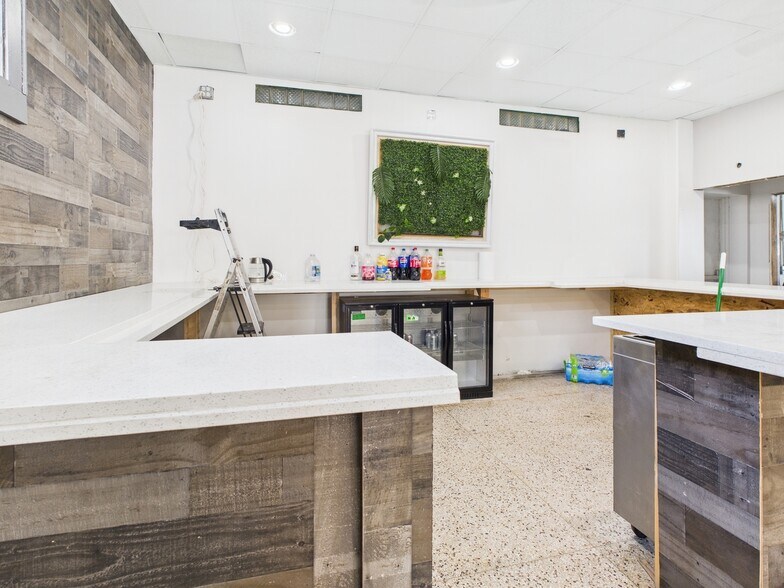 More Photos Of 1800 W Pershing Rd, Chicago Restaurant For Lease