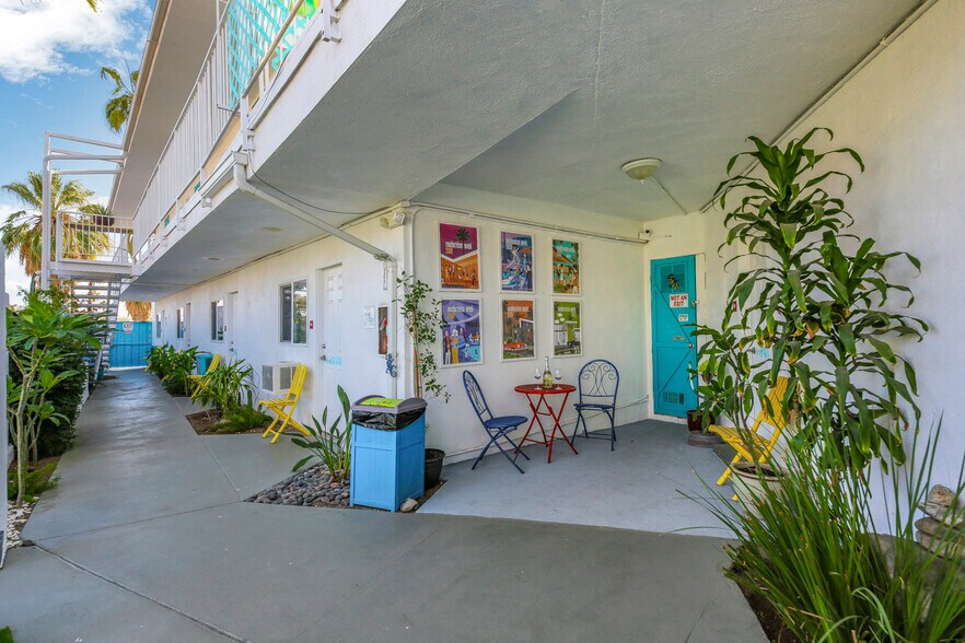 More Photos Of 2525 N Palm Canyon Dr, Palm Springs Hotel For Sale