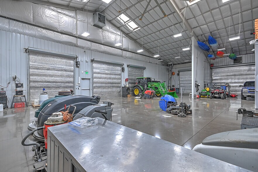 More Photos Of 317 Bluff City Hwy, Bristol Flex For Sale