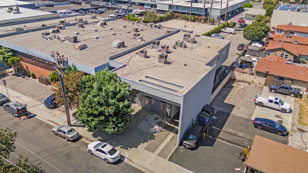 More Photos Of 6747 Odessa Ave, Van Nuys Office For Lease