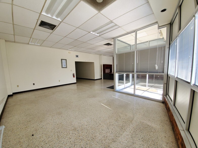 More Photos Of 227 28th St, Newport News Storefront Retail Office For Lease