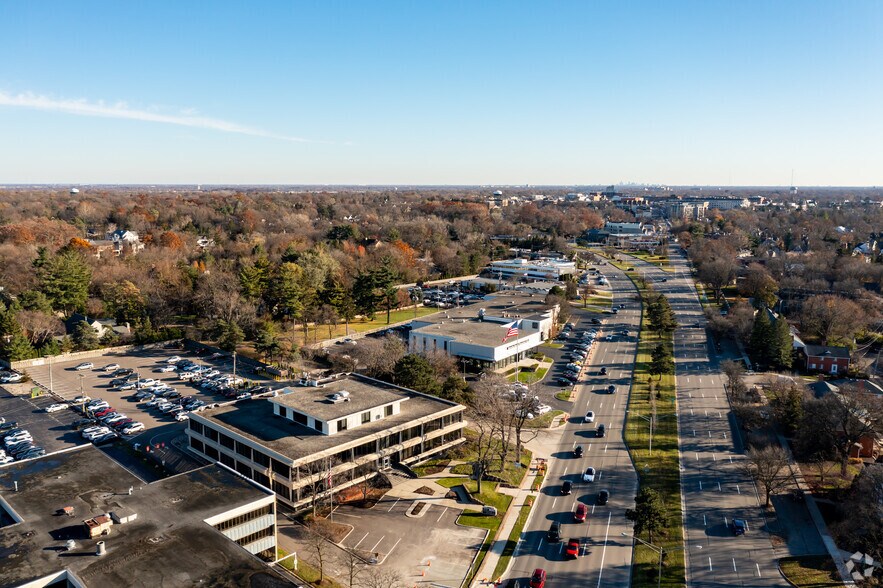 More Photos Of 36700 Woodward Ave, Bloomfield Hills Office For Lease