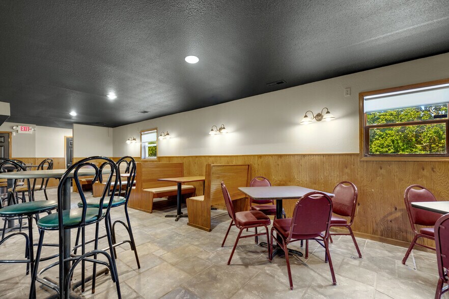 More Photos Of 2079 State Road Y, Linn Creek Restaurant For Sale