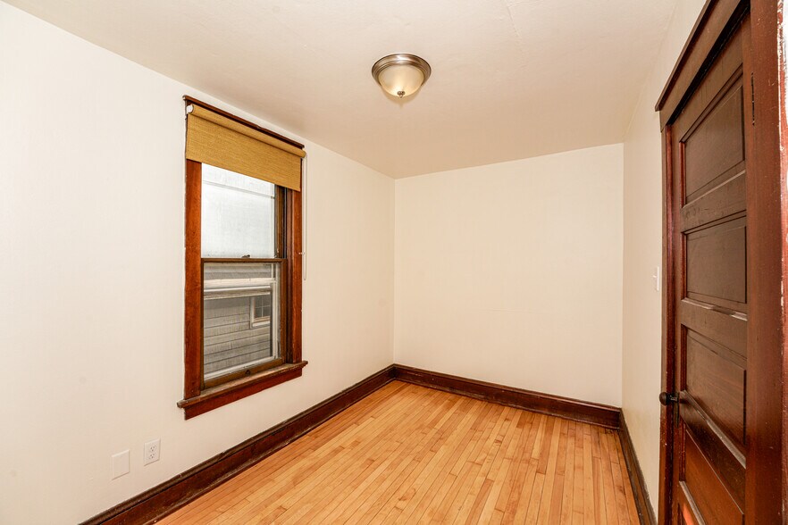 More Photos Of 1825 N Astor St, Milwaukee Multifamily For Sale