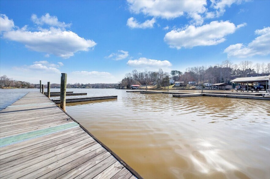 More Photos Of 2200 Old Salem School Rd, Union Hall Marina For Sale