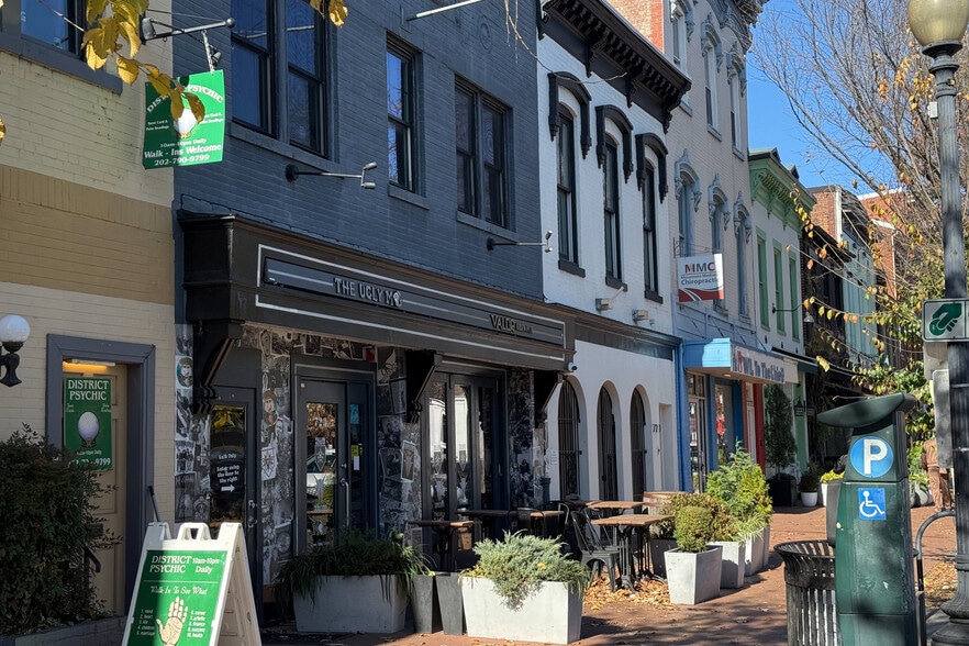 More Photos Of 723 8th St SE, Washington Storefront For Sale