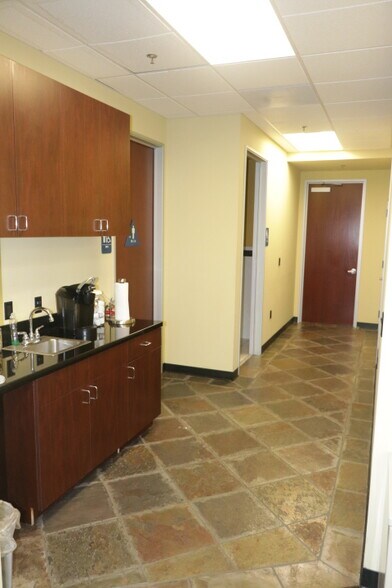 More Photos Of 2816 Columbia St, Torrance Light Distribution For Lease