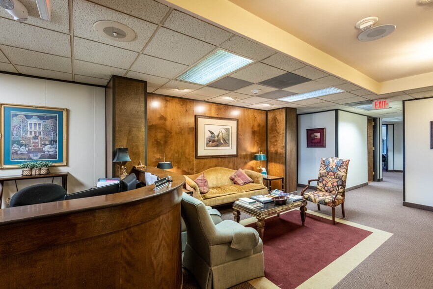 More Photos Of 127 W Hargett St, Raleigh Loft Creative Space For Lease