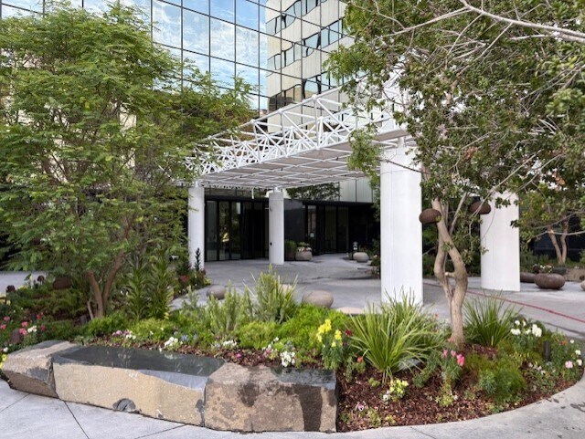 More Photos Of 5200 W Century Blvd, Los Angeles Office For Lease