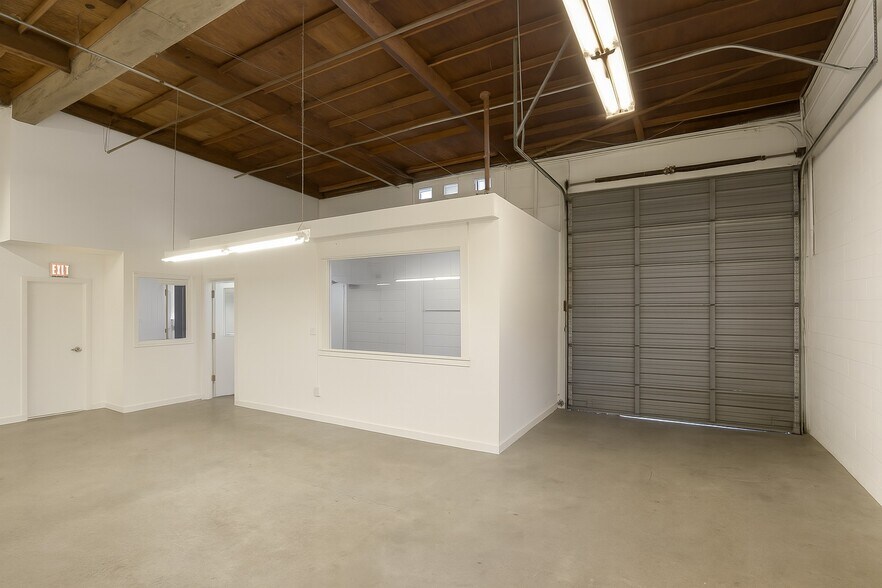 More Photos Of 3014-3018 N Coolidge Ave, Los Angeles Warehouse For Lease