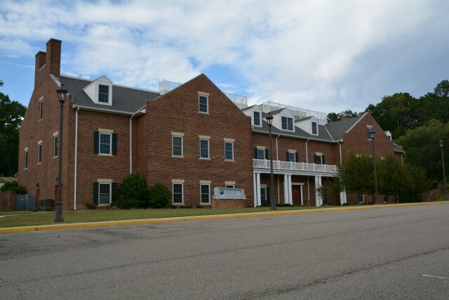 More Photos Of 900 W 3rd St, Farmville Medical For Lease