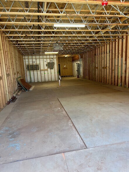 More Photos Of 140 E 5th St, Edmond Unknown For Lease