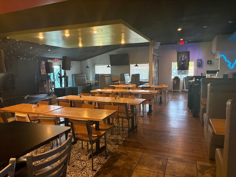 More Photos Of 925 N Semoran Blvd, Orlando Restaurant For Lease