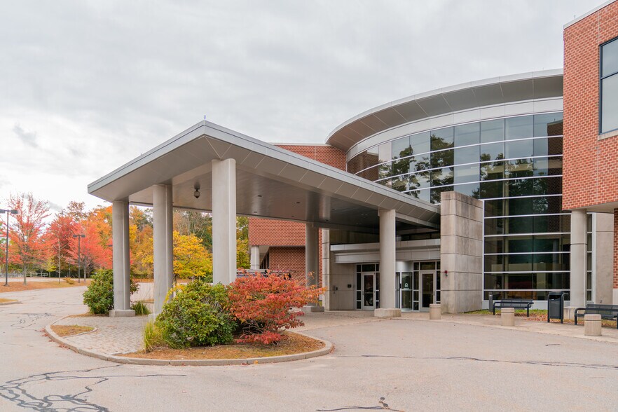 More Photos Of 52 South St, Hopkinton Research And Development For Sale