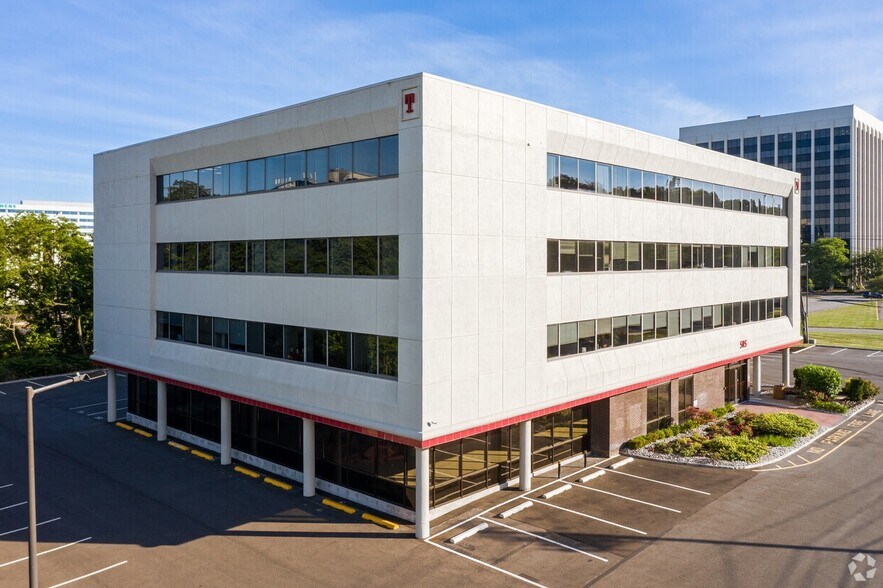 More Photos Of 505 Thornall St, Edison Office For Lease