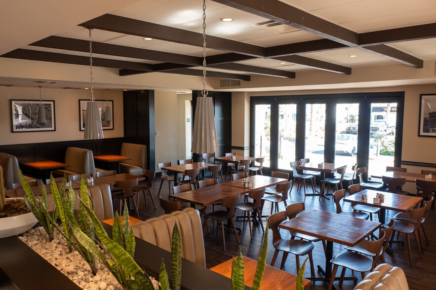 More Photos Of 74225 Highway 111, Palm Desert Restaurant For Lease