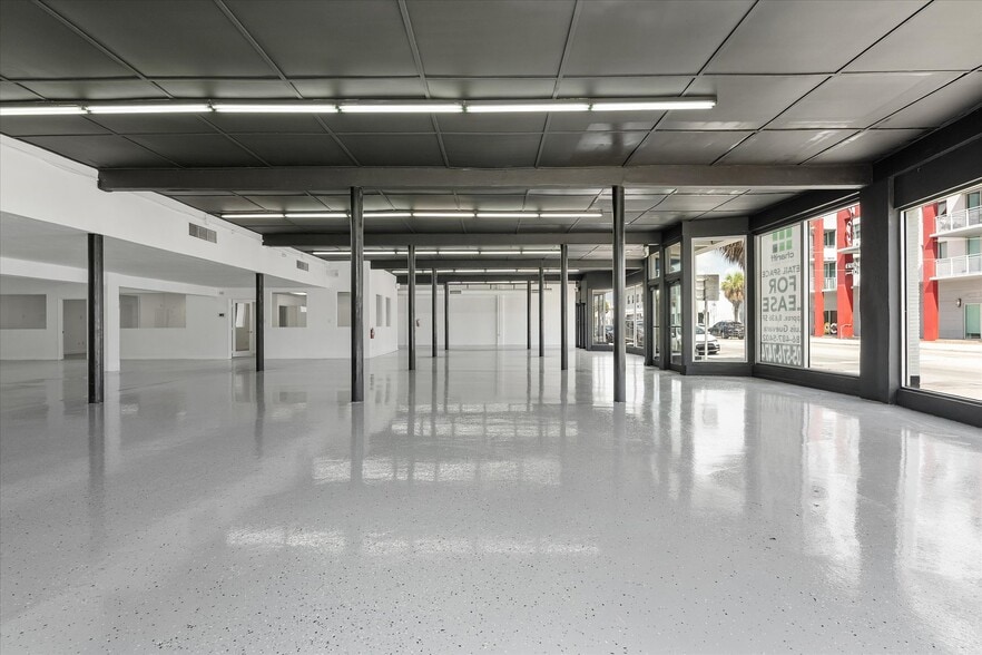 More Photos Of 1500 NW 36th St, Miami Storefront Retail Office For Lease