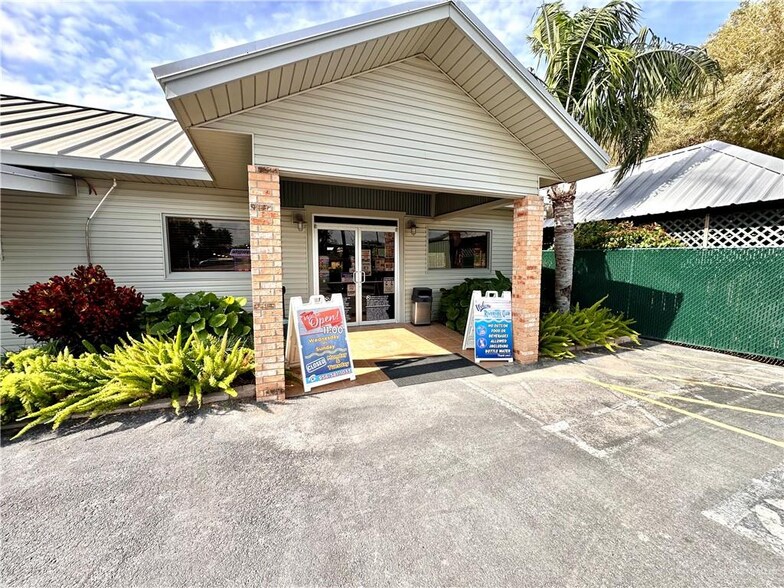 More Photos Of 214 E Chimney Rd, Mission Restaurant For Sale