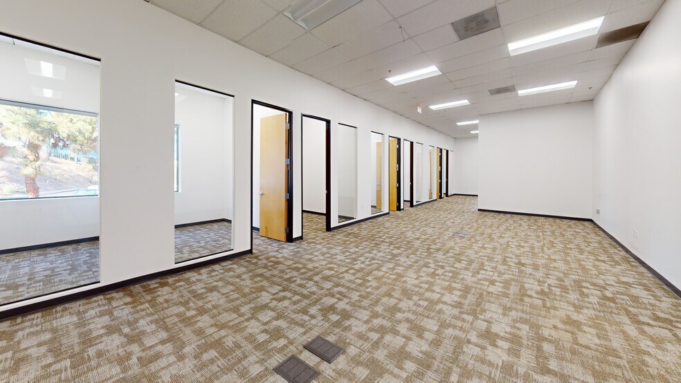 More Photos Of 16744-16772 W Bernardo Dr, San Diego Unknown For Lease