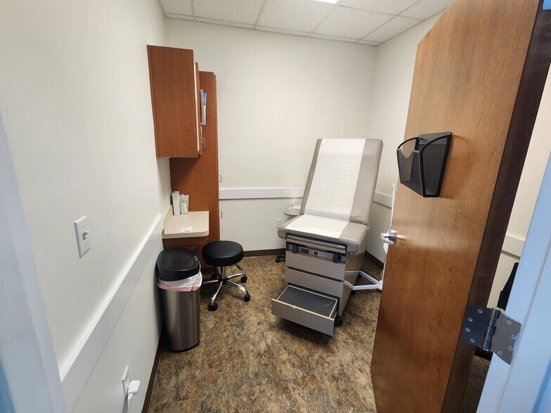 More Photos Of 418 Town Park Blvd, Evans Medical For Lease