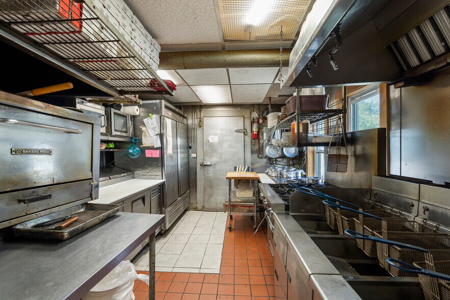 More Photos Of 64 Main St, Richmond Restaurant For Sale
