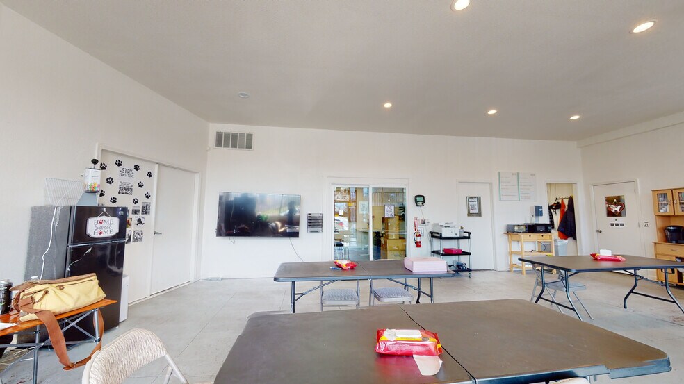 More Photos Of 415 E 10th St, Pittsburg Warehouse For Lease