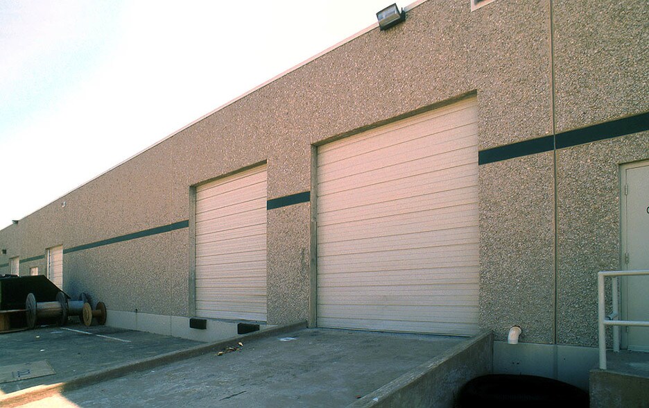 More Photos Of 12901-12919 Valley Branch Ln, Farmers Branch Showroom For Lease