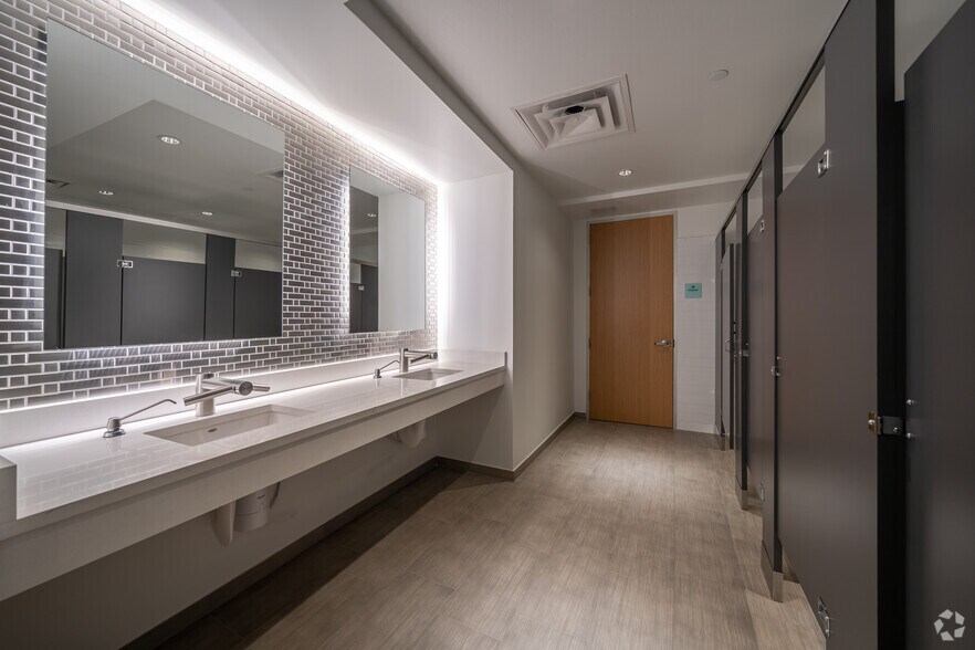 More Photos Of 2100 Travis St, Houston Office Residential For Lease