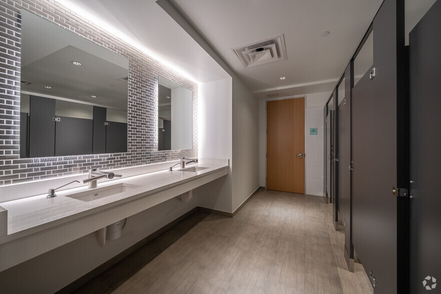 More Photos Of 2100 Travis St, Houston Office Residential For Lease