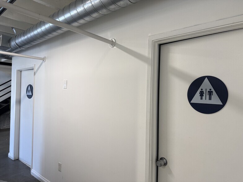 More Photos Of 15911 Arminta St, Van Nuys Manufacturing For Sale