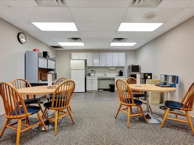 More Photos Of 202 N Angelina Ave, Lufkin Office For Sale