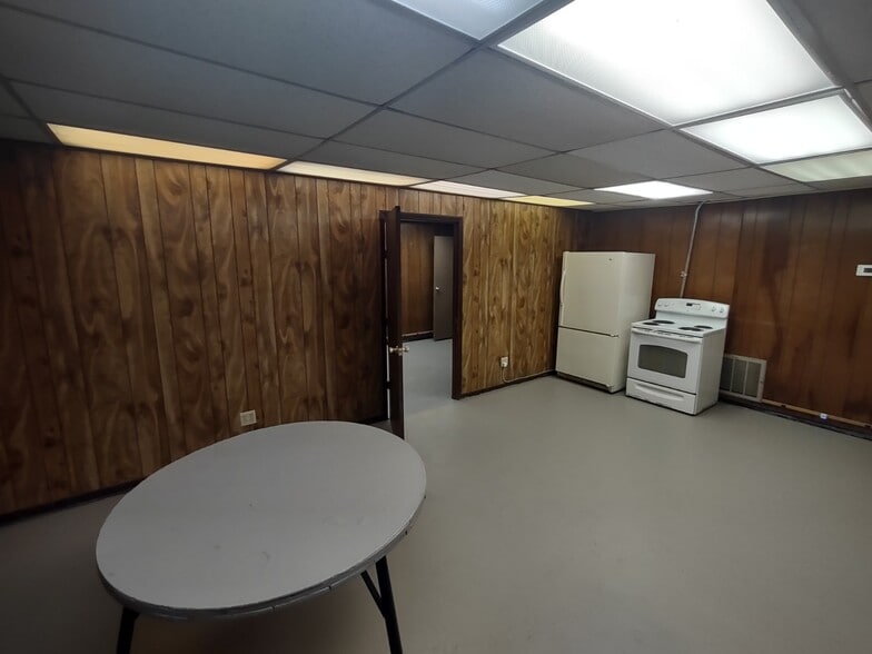 More Photos Of 1107 E Kibby St, Lima Warehouse For Lease