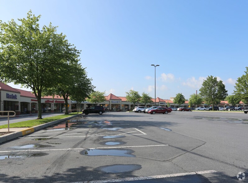 More Photos Of 72-127 Outlet Sq, Hershey General Retail For Lease