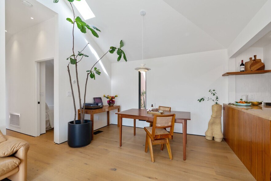 More Photos Of 1964 Vestal Ave, Los Angeles Office Residential For Sale