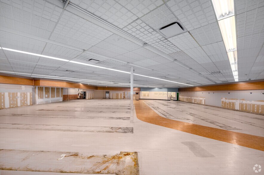 More Photos Of 4635 S Capitol St SW, Washington Drugstore For Lease