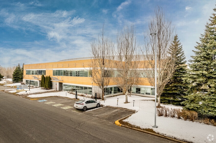 More Photos Of 7200 Rue Frédérick-Banting, Saint-Laurent Office For Sale