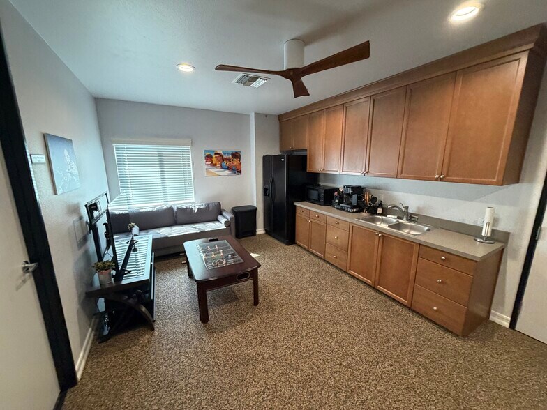 More Photos Of 5802 E Princeton Ave, Fresno Warehouse For Lease