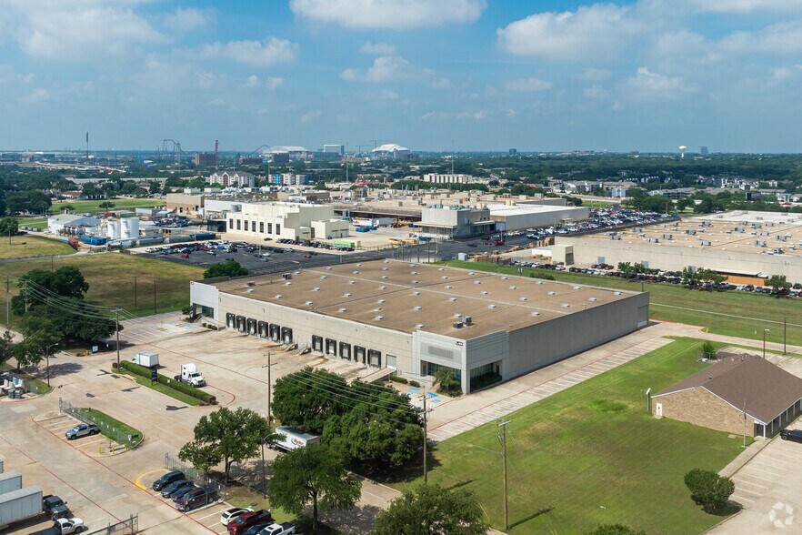 More Photos Of 1825 Westpark Dr, Grand Prairie Warehouse For Lease