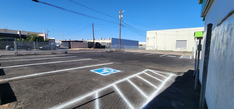 More Photos Of 2319 W Holly St, Phoenix Warehouse For Lease
