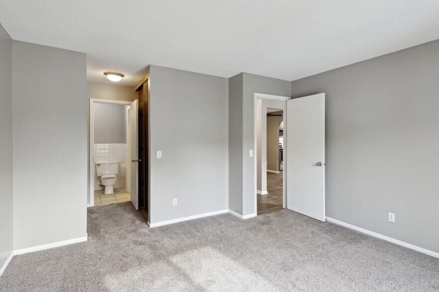 More Photos Of 3908 Cedar Grove Pky, Eagan Apartments For Sale