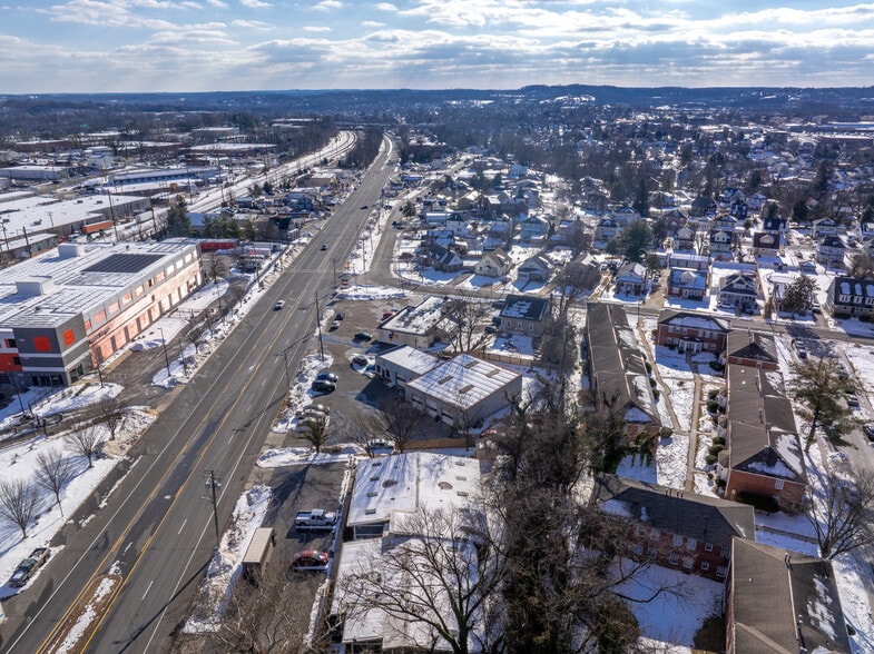 More Photos Of 4010 Southwestern Blvd, Baltimore Service For Sale